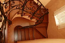 Кованая лестница с перилами Л018